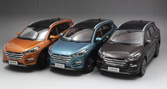 Модель в масштабе 1:18 Hyundai Tucson 2015 -