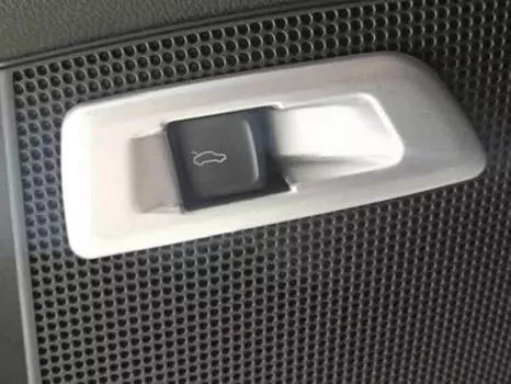 Накладка на кнопку открытия багажника (ABS пластик) OEM-Tuning 37515 Skoda Kodiaq 2017 -