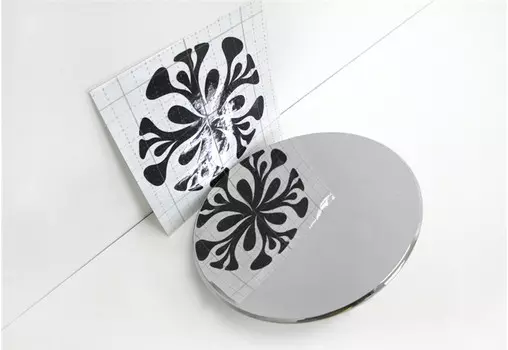 Накладка на крышку топливного бака (хром с рисунком) для Hyundai Santa Fe 2015 -