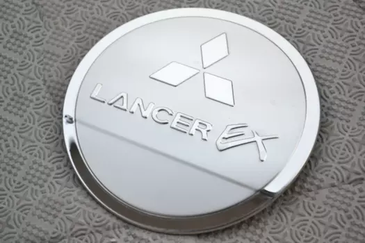 Накладка на люк бензобака для Mitsubishi Lancer 2007 -