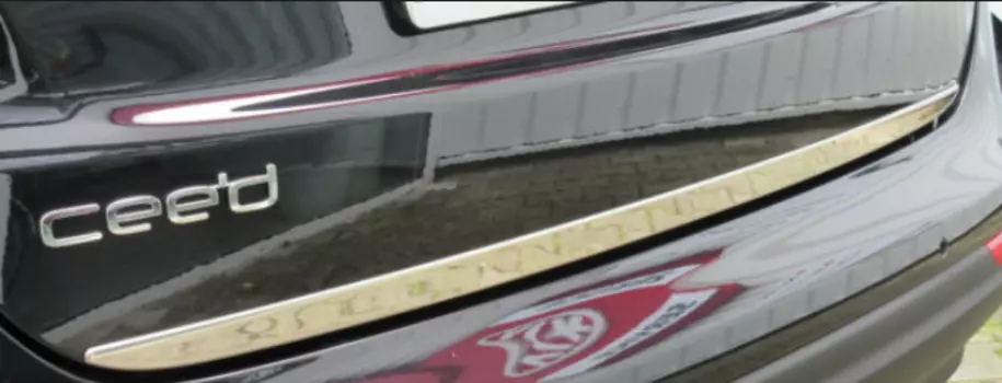 Накладка на низ 5-й двери (хром) KIA A2491ADE00ST для KIA Ceed хетчбек (2012 - 2015)