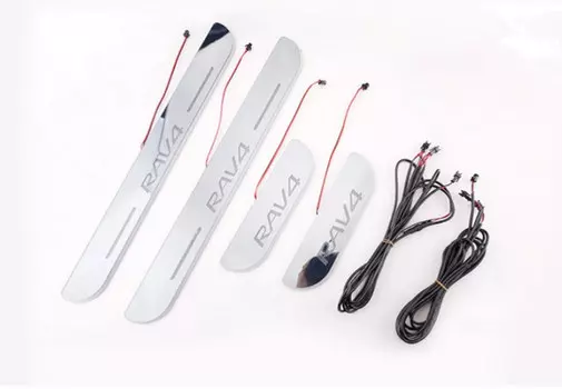 Накладка на порог с LED подсветкой (белый) Toyota RAV4 2019-