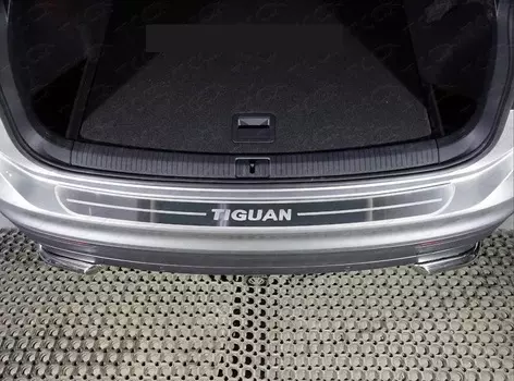 Накладка на задний бампер (лист шлифованный) VWTIG17-39 для Volkswagen Tiguan 2017-