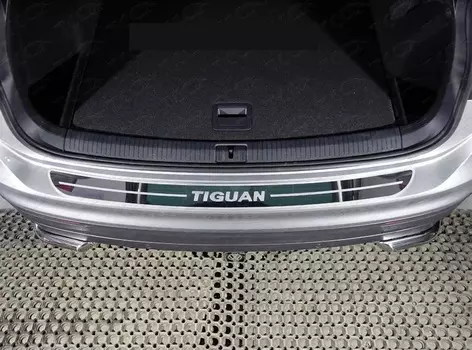 Накладка на задний бампер (лист зеркальный)VWTIG17-38 для Volkswagen Tiguan 2017-