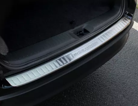 Накладка на задний бампер с загибом для Toyota Highlander (2014 - 2017)