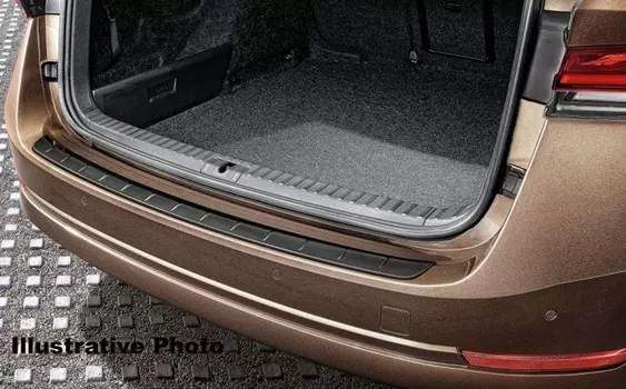 Накладка на задний бампер (седан, черная) Skoda 5E6061195 для Skoda Octavia 2020 -