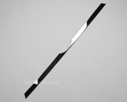 Накладка на заднюю дверь под шильдик