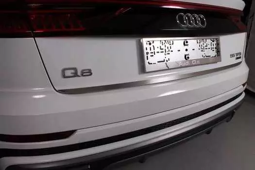 Накладка на заднюю дверь TCC AUDIQ819-11 Audi Q8 2019-