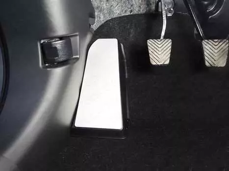 Накладка площадки левой ноги TCC MITSASX17-24 Mitsubishi ASX 2017-