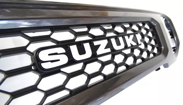 Накладка - решетка (серый) Suzuki 9911C-78R00-ZSC для Suzuki Jimny 2019 -
