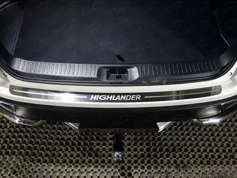 Накладка защитная на порог заднего бампера (лист шлифованый) TCC TOYHIGHL17-20 для Toyota Highlander 2017 -