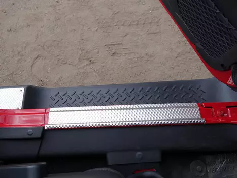 Накладки на дверные пороги (декоративные), к-т 2 шт. Компания ТСС JEEPWRAN3D(3.6)14-18 Jeep Wrangler 2014 - 2017