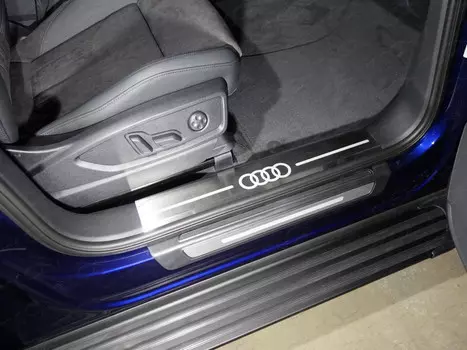 Накладки на дверные пороги (лист шлифованный логотип audi) 2шт (без пневмоподвески) Компания ТСС AUDIQ517-09 Audi Q5 2017-