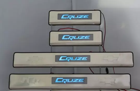 Накладки на дверные пороги с логотипом и LED подсветкой (нержавеющая сталь) JMT 24366 Chevrolet Cruze 2009 - 2015