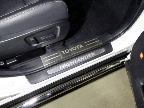 Накладки на пластиковые дверные пороги (лист шлифованый) TCC TOYHIGHL17-14 для Toyota Highlander 2017 -