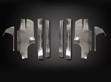 Накладки на пороги для Toyota Highlander (2014 - 2017)