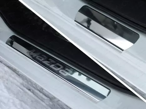 Накладки на пороги (лист зеркальный надпись Mazda) ТСС MAZ615-05 для Mazda 6 (2015 - 2017)