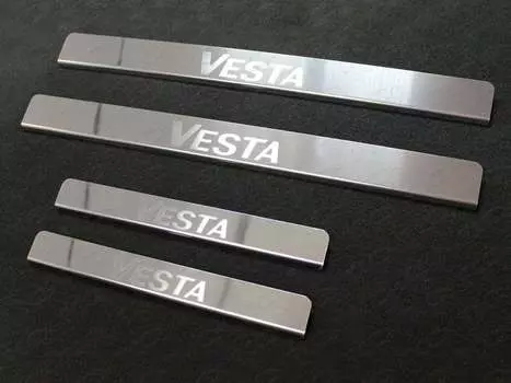 Накладки на пороги (лист зеркальный надпись Vesta) ТСС LADVES15-03 для LADA Vesta 2015-
