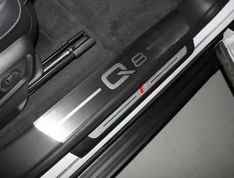 Накладки на пороги TCC AUDIQ819-04 Audi Q8 2019-