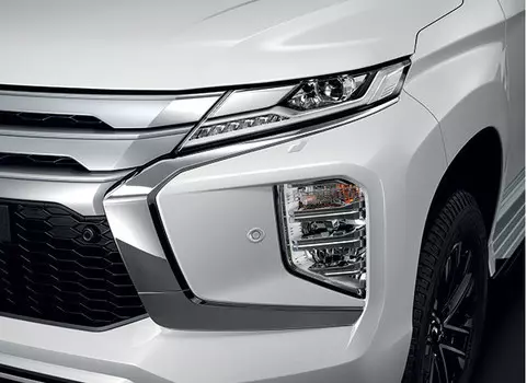 Накладки на ПТФ (хром) Тайланд AP-081119-04 для Mitsubishi Pajero Sport 2020 +