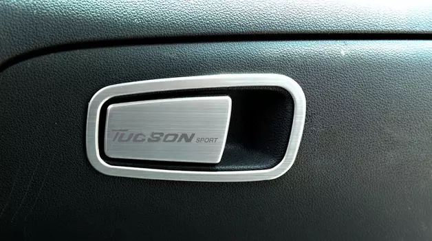 Накладки на ручку бардачка для Hyundai Tucson (2015- по н.в. )