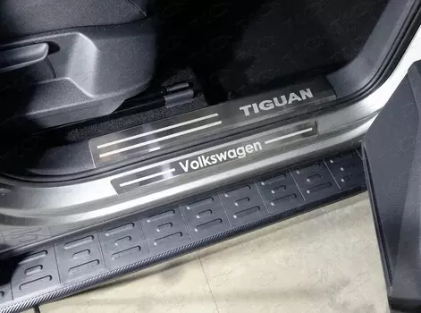 Накладки на внешние пороги 4шт (лист шлифованный) VWTIG17-33 для Volkswagen Tiguan 2017-