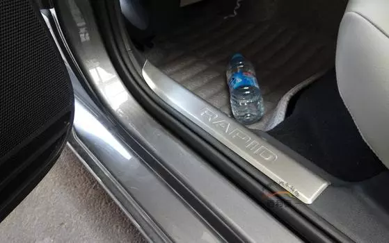 Накладки на внутренние пороги для Skoda Rapid 2012 -