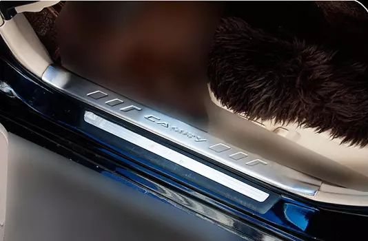 Накладки на внутренние пороги для Toyota Camry 2014 -