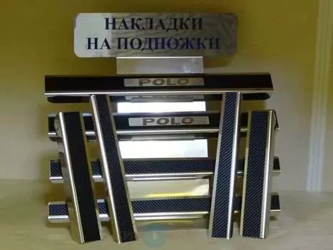Накладки на внутренние пороги с надписью, 8 штук (нержавеющая сталь и карбон, SD) Alu-Frost 29-0995 Volkswagen Polo (5G) Sedan 2009-