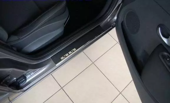 Накладки на внутренние пороги с надписью, нерж. сталь+карбон, 4 шт. Alu-Frost 29-0817 для Nissan Qashqai 13-