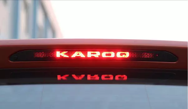 Наклейки декоративные на элементы кузова (черный карбон, надпись "Karoq") Skoda Karoq 2020 (Шкода Карок)