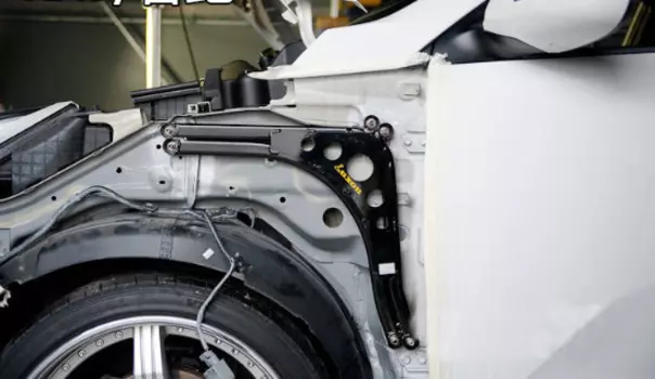 Опора дополнительная на переднее крыло для Hyundai Kona 2018 -