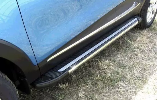 Пороги алюминиевые "Luxe Black" 1700 черные для Renault Kaptur 2016 -