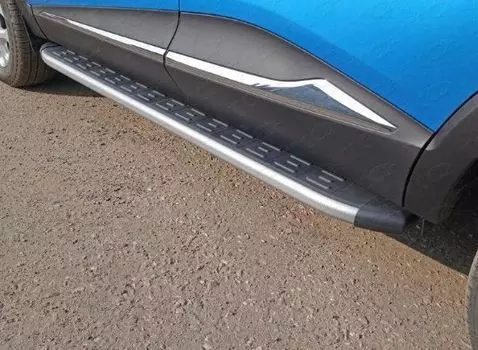 Пороги алюминиевые с пластиковой накладкой (карбон серебро) 1720 мм для Renault Kaptur 2016 -