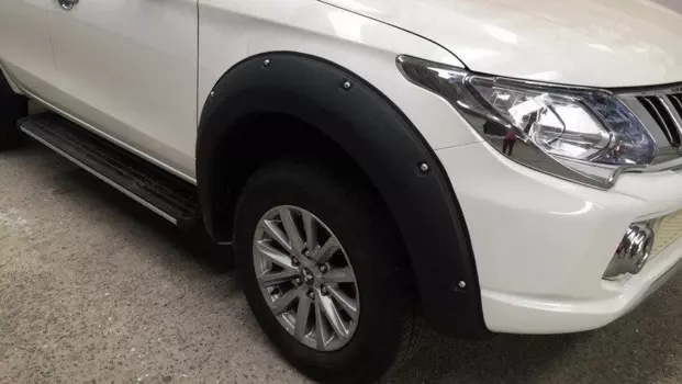 Расширители колесных арок для Mitsubishi L200 Triton 2015 -