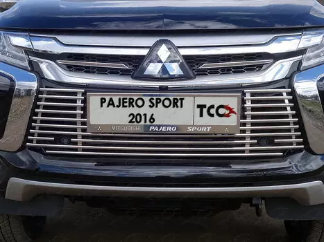 Решетка радиатора 12 мм (с парктроником) Компания ТСС MITPASPOR16-29 Mitsubishi Pajero Sport 2016-
