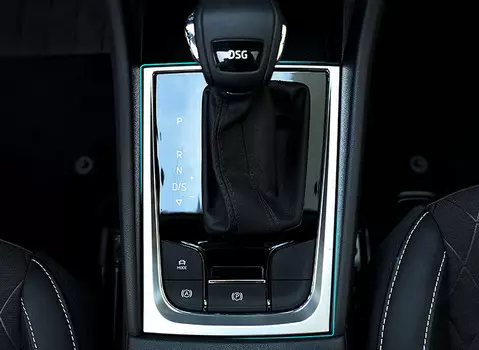 Штатная накладка на панель КПП (черный-серебро) Skoda Karoq 2020 (Шкода Карок)