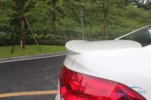 Спойлер окрашенный для Citroen C4 Седан 2013 - 2016