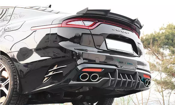 Спойлер заниженный на крышку багажника (черный карбон) для KIA Stinger 2018-