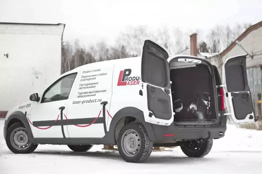 Внутренняя обшивка стоек задних фонарей без скотча