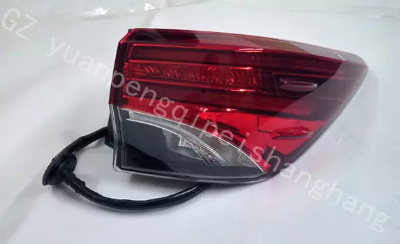 Задние внешние фары (левая / правая) для Toyota Fortuner 2017-