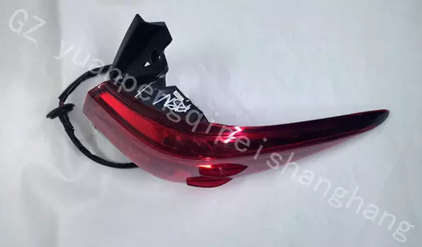 Задние внутренние фары (левая / правая) для Toyota Fortuner 2017-