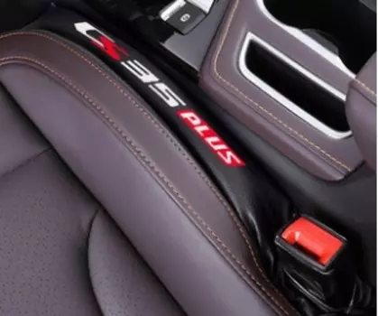 Заглушка между сидений (черная) Changan CS35 Plus 2019-