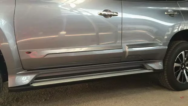 Защитные молдинги на двери GRAY Style TAI для Mitsubishi Pajero Sport 2016 -