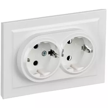 Розетка IEK Brite РСш12-3-БрБ встраиваемая белая со шторками (BR-R24-16-K01-F)