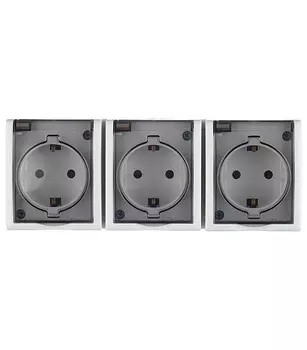 Розетка Simon 15 Aqua накладная белая со шторками с крышкой (1594447-030)