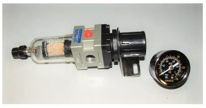 Фильтр влагоотделитель с редуктором