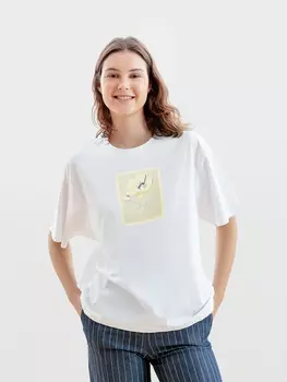 Белая прямая футболка с цветочным принтом