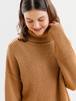 Свободный свитер из фактурного вязаного трикотажа