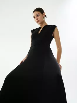 Вечернее платье полуприлегающего силуэта